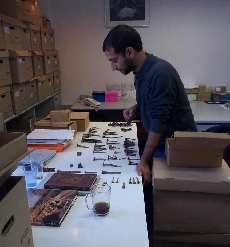 Gal Zagdon sorting ancient iron nail at hte lab